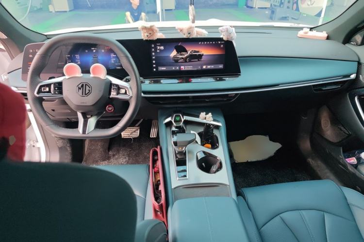 Used MG 7 2023 2.0T Automatic Hunter Luxury Edition Center Console