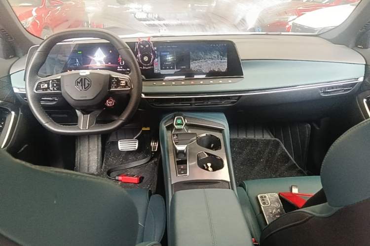Used MG 7 2023 1.5T DCT Elegant & Graceful Edition Center Console