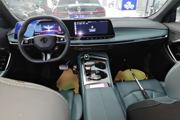 Used MG 7 2023 1.5T DCT Luxurious Supreme Edition Center Console