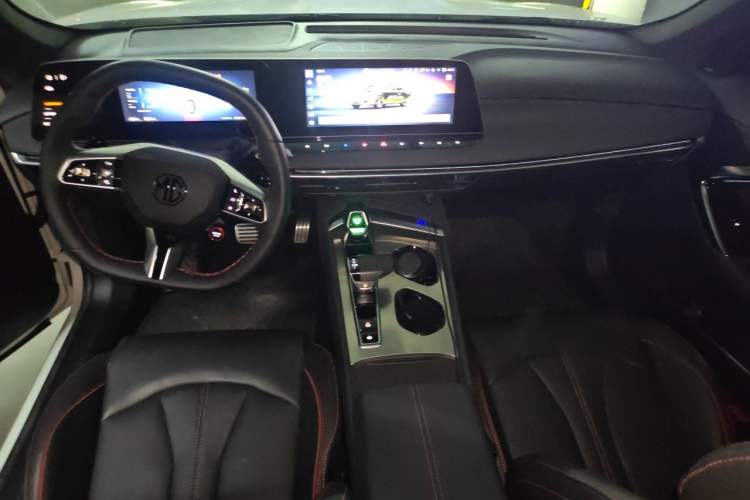 Used MG 7 2023 2.0T Automatic Hunter Luxury Edition Center Console