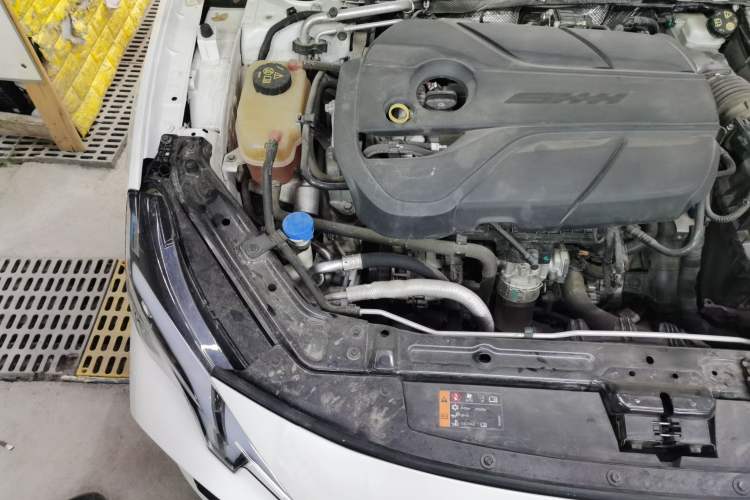 Used MG 7 2023 2.0T Automatic Hunter Luxury Edition Engine Bay Right