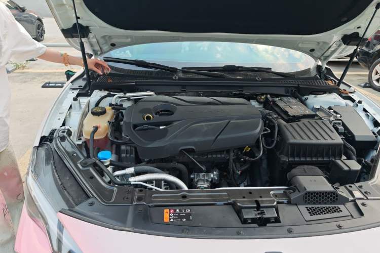 Used MG 7 2023 2.0T Automatic Hunter Luxury Edition Engine Bay Right