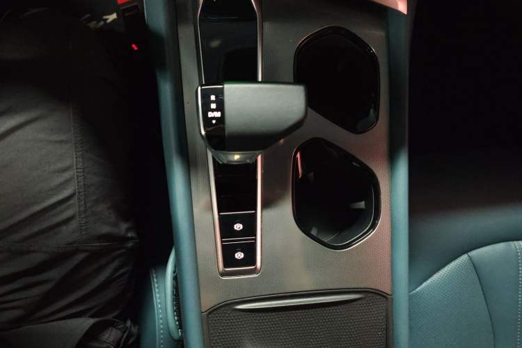 Used MG 7 2023 2.0T Automatic Hunter Luxury Edition Gear Lever