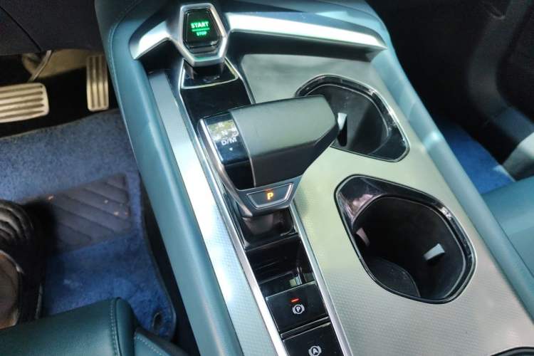 Used MG 7 2023 2.0T Automatic Trophy+ Ignition Glory Edition Gear Lever