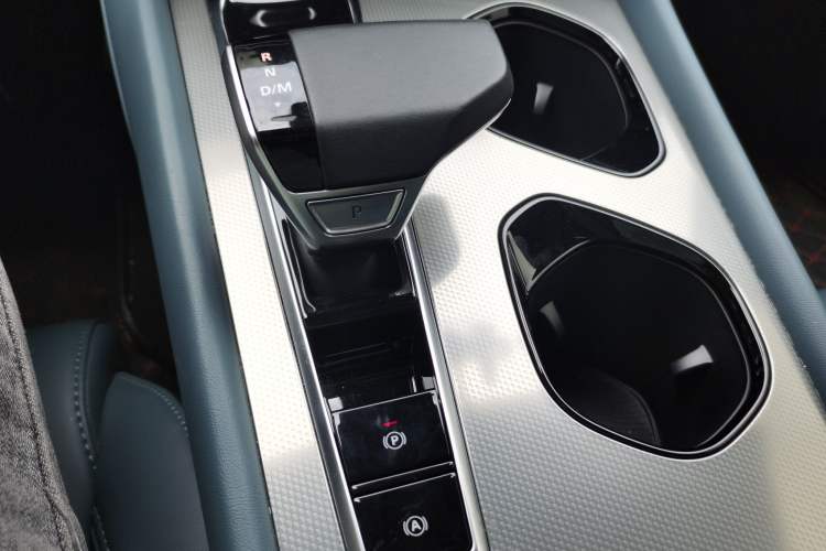 Used MG 7 2023 2.0T Automatic Hunter Luxury Edition Gear Lever