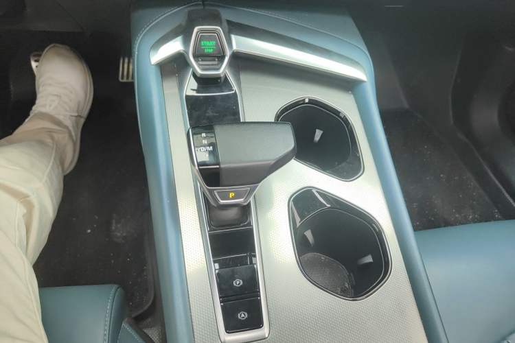 Used MG 7 2023 2.0T Automatic Trophy+ Ignition Glory Edition Gear Lever