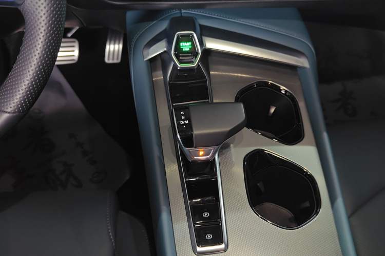 Used MG 7 2023 1.5T DCT Luxurious Supreme Edition Gear Lever