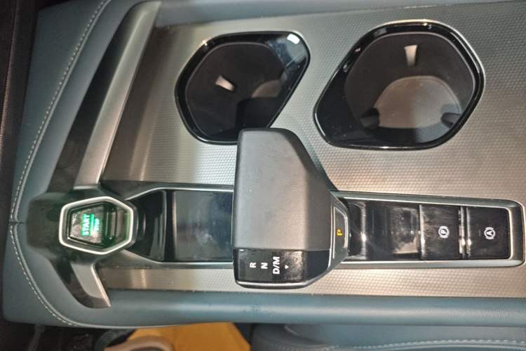 Used MG 7 2023 2.0T Automatic Hunter Luxury Edition Gear Lever