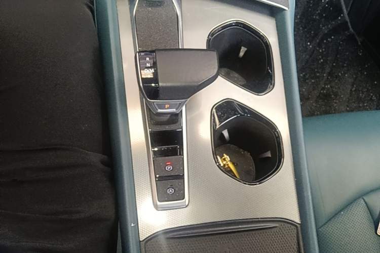 Used MG 7 2023 1.5T DCT Elegant & Graceful Edition Gear Lever