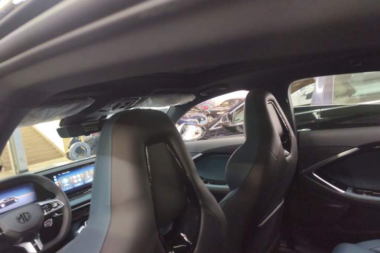 Used MG 7 2023 2.0T Automatic Hunter Luxury Edition Headliner