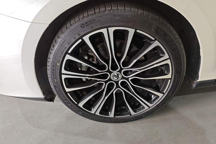 Used MG 7 2023 1.5T DCT Elegant & Graceful Edition Left Front Wheel Hub