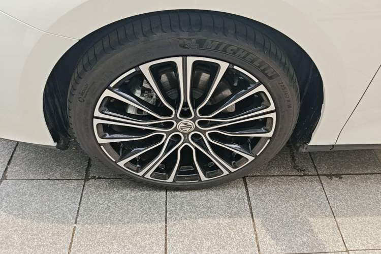 Used MG 7 2023 2.0T Automatic Hunter Luxury Edition Left Front Wheel Hub
