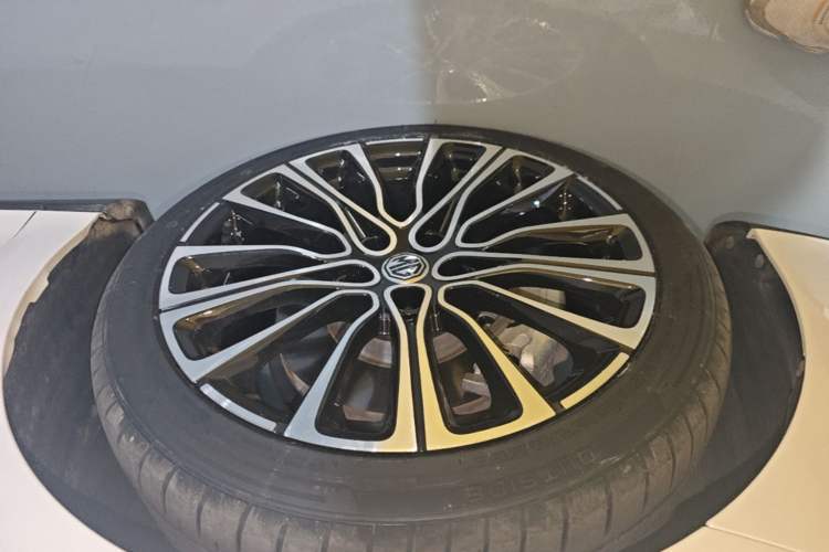 Used MG 7 2023 2.0T Automatic Hunter Luxury Edition Left Front Wheel Hub