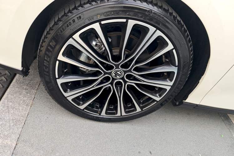 Used MG 7 2023 2.0T Automatic Hunter Luxury Edition Left Front Wheel Hub
