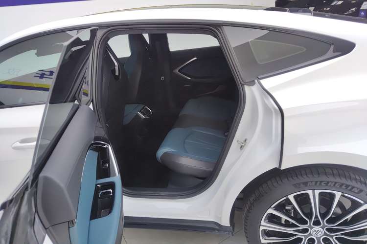 Used MG 7 2023 2.0T Automatic Hunter Luxury Edition Left Rear Seat