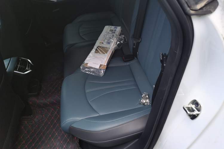 Used MG 7 2023 2.0T Automatic Hunter Luxury Edition Left Rear Seat