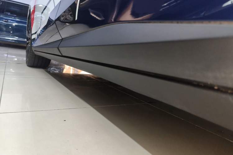 Used MG 7 2023 2.0T Automatic Hunter Luxury Edition Left Side Sill