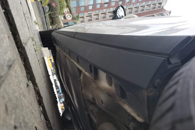 Used MG 7 2023 2.0T Automatic Hunter Luxury Edition Left Side Sill