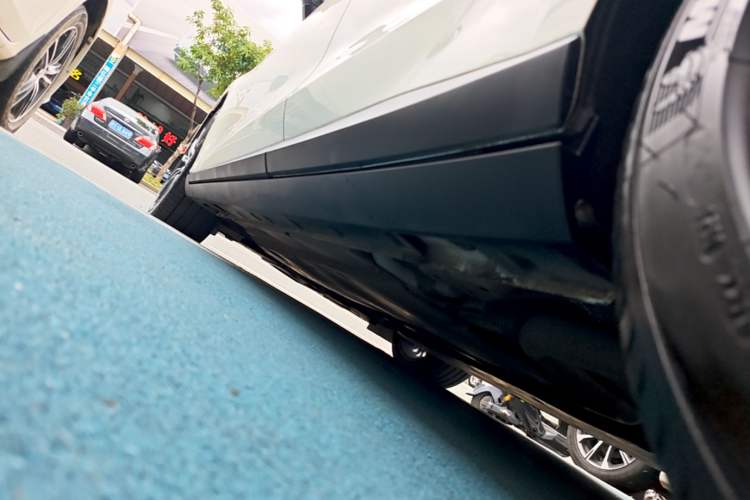 Used MG 7 2023 2.0T Automatic Hunter Luxury Edition Left Side Sill
