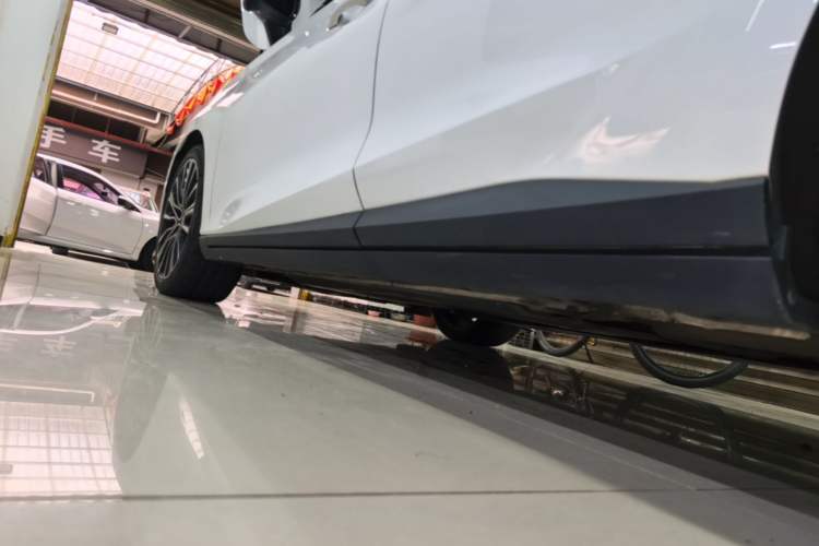 Used MG 7 2023 2.0T Automatic Hunter Luxury Edition Left Side Sill