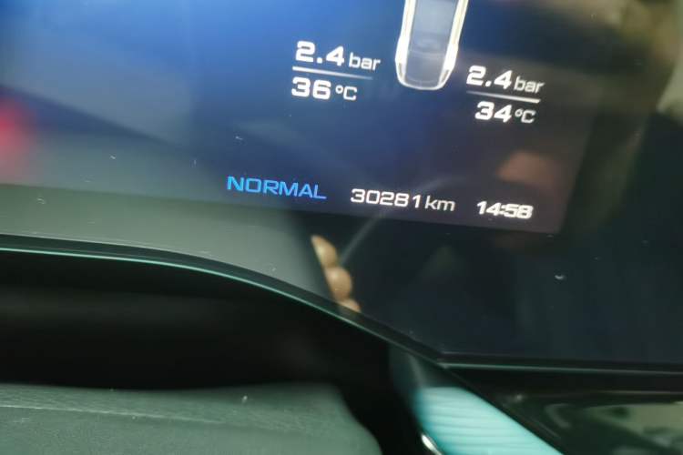 Used MG 7 2023 2.0T Automatic Hunter Luxury Edition Odometer Close Up