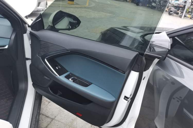 Used MG 7 2023 2.0T Automatic Hunter Luxury Edition Right Front Door Interior