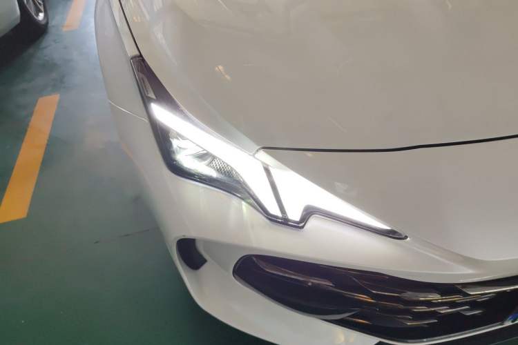 Used MG 7 2023 2.0T Automatic Hunter Luxury Edition Right Front Headlight