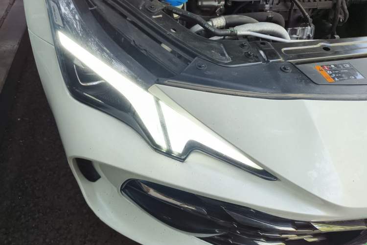 Used MG 7 2023 2.0T Automatic Hunter Luxury Edition Right Front Headlight