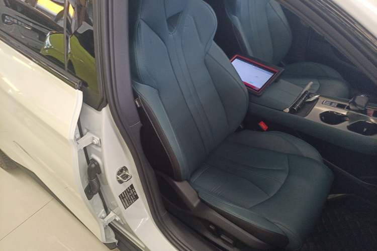 Used MG 7 2023 2.0T Automatic Hunter Luxury Edition Right Front Seat