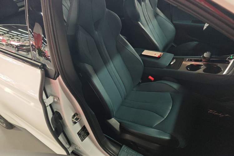 Used MG 7 2023 2.0T Automatic Hunter Luxury Edition Right Front Seat