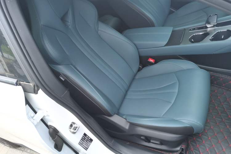 Used MG 7 2023 2.0T Automatic Hunter Luxury Edition Right Front Seat
