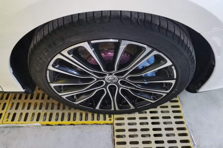 Used MG 7 2023 2.0T Automatic Hunter Luxury Edition Right Front Wheel Hub