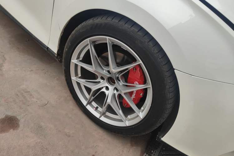 Used MG 7 2023 2.0T Automatic Trophy+ Ignition Glory Edition Right Front Wheel Hub