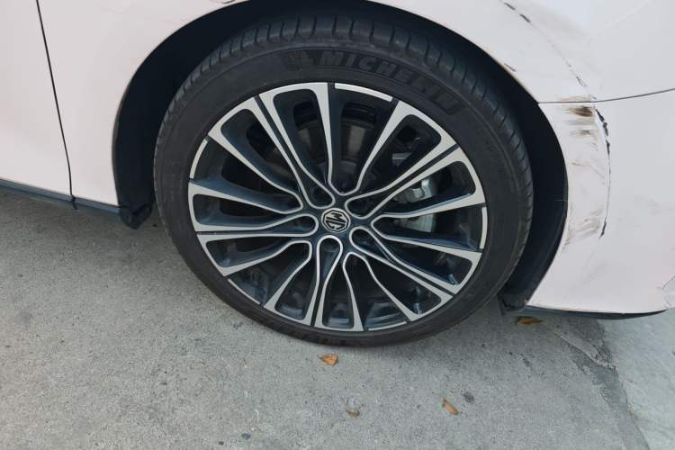 Used MG 7 2023 2.0T Automatic Hunter Luxury Edition Right Front Wheel Hub
