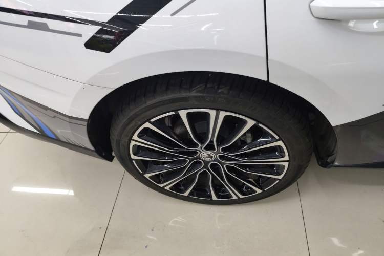 Used MG 7 2023 2.0T Automatic Hunter Luxury Edition Right Rear Wheel Hub