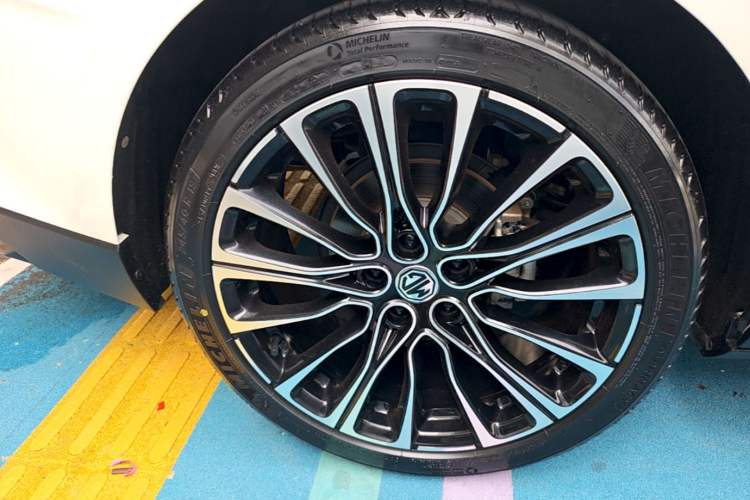 Used MG 7 2023 2.0T Automatic Hunter Luxury Edition Right Rear Wheel Hub