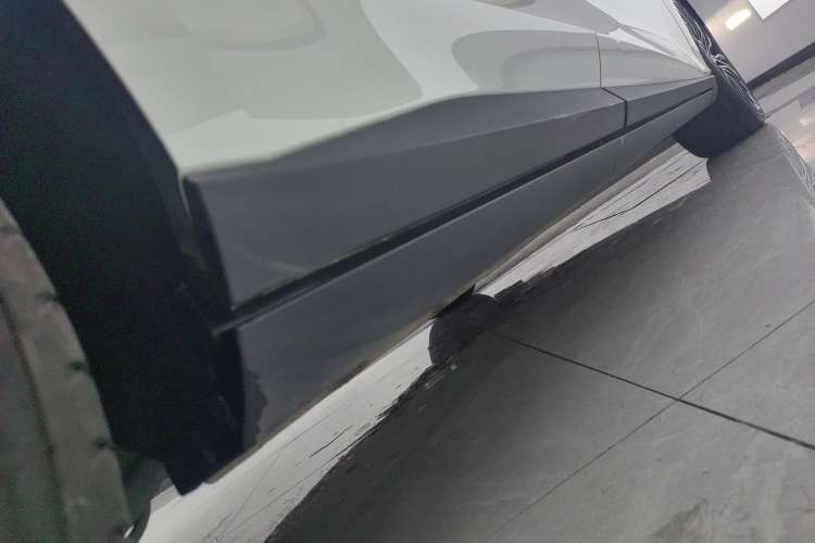 Used MG 7 2023 2.0T Automatic Hunter Luxury Edition Right Side Sill