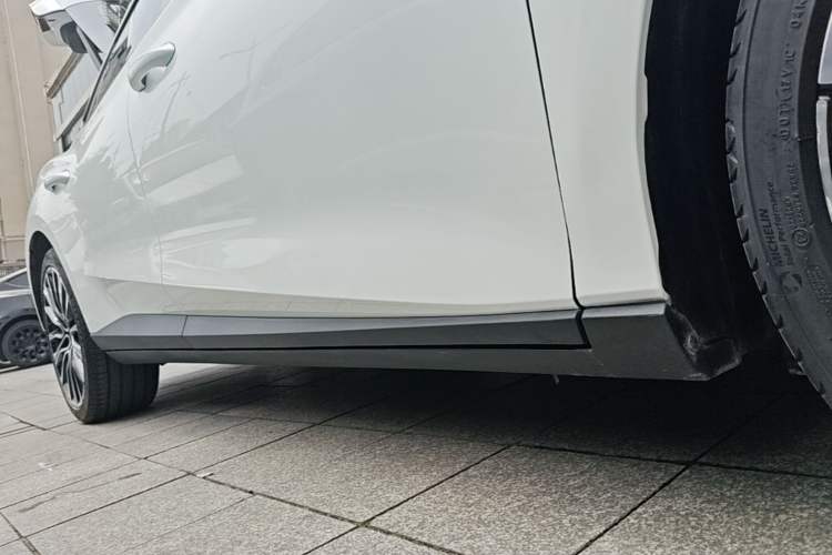Used MG 7 2023 2.0T Automatic Hunter Luxury Edition Right Side Sill