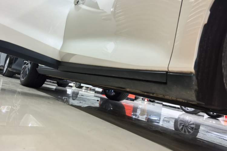 Used MG 7 2023 2.0T Automatic Hunter Luxury Edition Right Side Sill