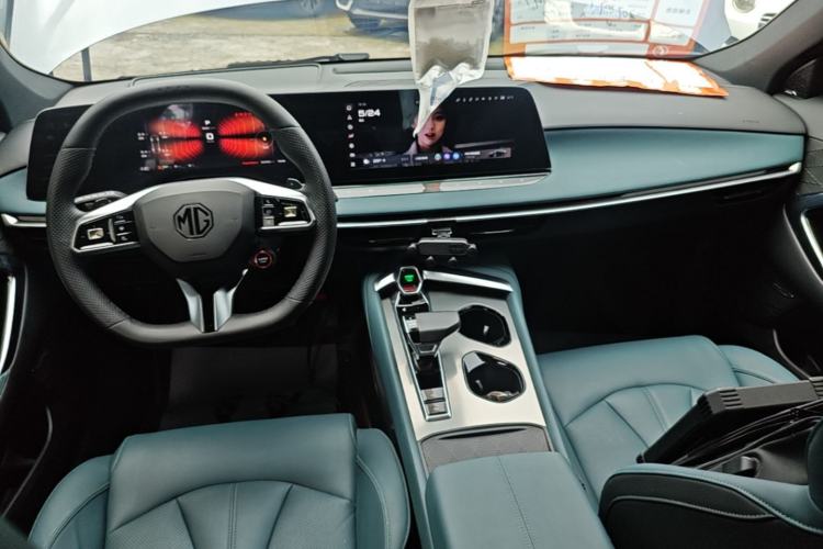 Used MG 7 2025 2.0T 405 AT Luxury Edition Center Console