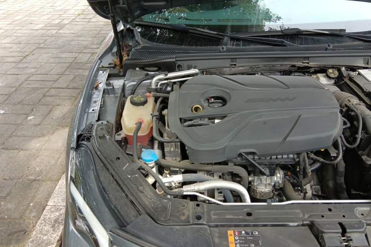 Used MG 7 2025 2.0T 405 AT Luxury Edition Engine Bay Right
