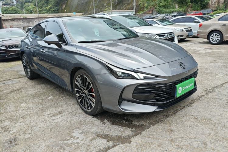 Used MG 7 2025 2.0T 405 AT Luxury Edition Front Right 45 Deg