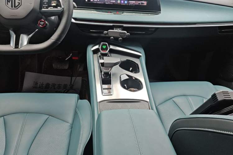 Used MG 7 2025 2.0T 405 AT Luxury Edition Gear Lever