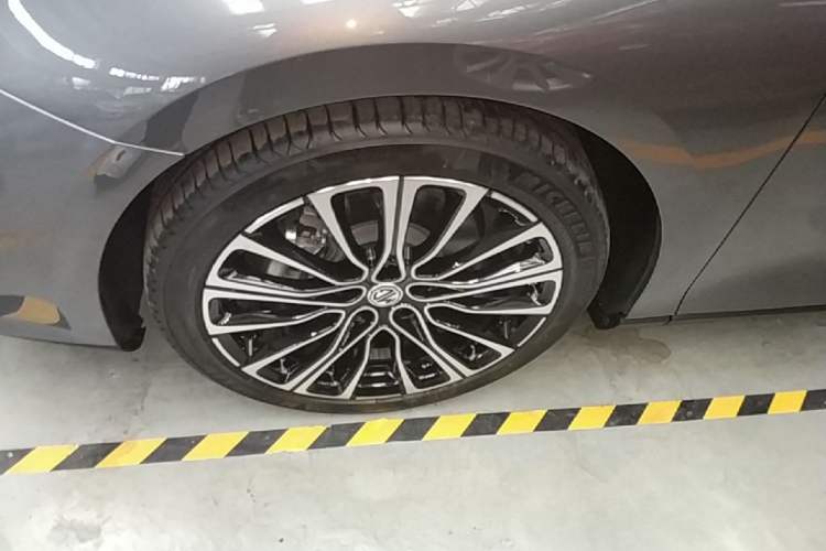 Used MG 7 2025 1.5T 300 DCT Elegant Edition Left Front Wheel Hub
