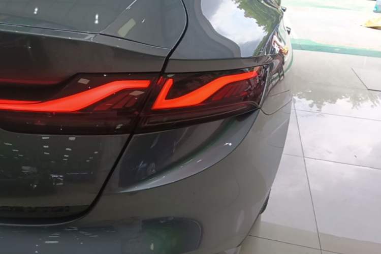 Used MG 7 2025 2.0T 405 AT Luxury Edition Right Rear Taillight