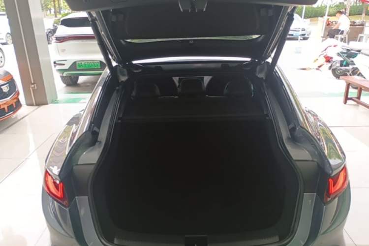 Used MG 7 2025 2.0T 405 AT Luxury Edition Trunk