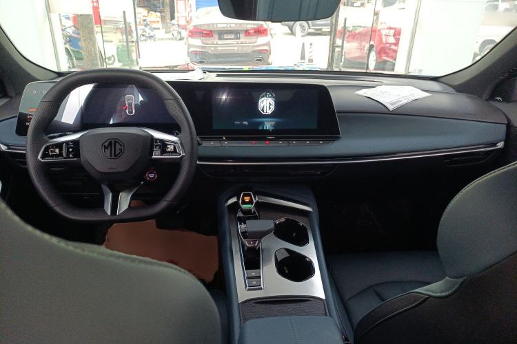 Used MG 7 2025 1.5T 300 DCT Elegant Edition Center Console