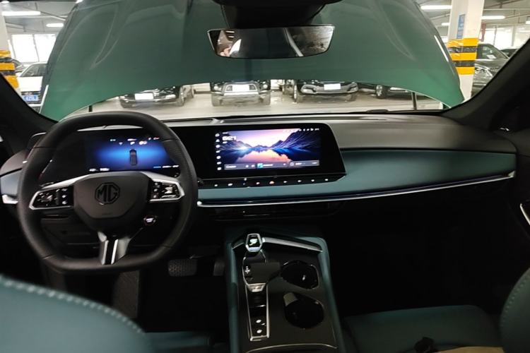 Used MG 7 2025 2.0T 405 AT Luxury Edition Center Console