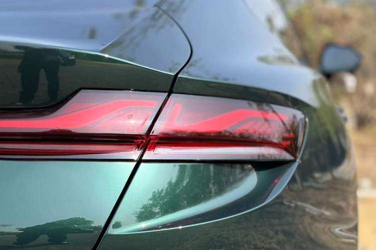 Used MG 7 2025 1.5T 300 DCT Luxury Edition Exterior 8