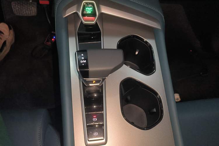 Used MG 7 2025 2.0T 405 AT Luxury Edition Gear Lever